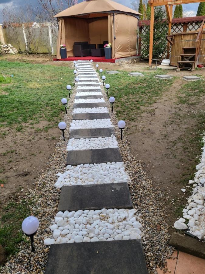 Vila Ana Cu Terasa Gratar Si Jacuzzi Villa Satu Mare Exterior foto
